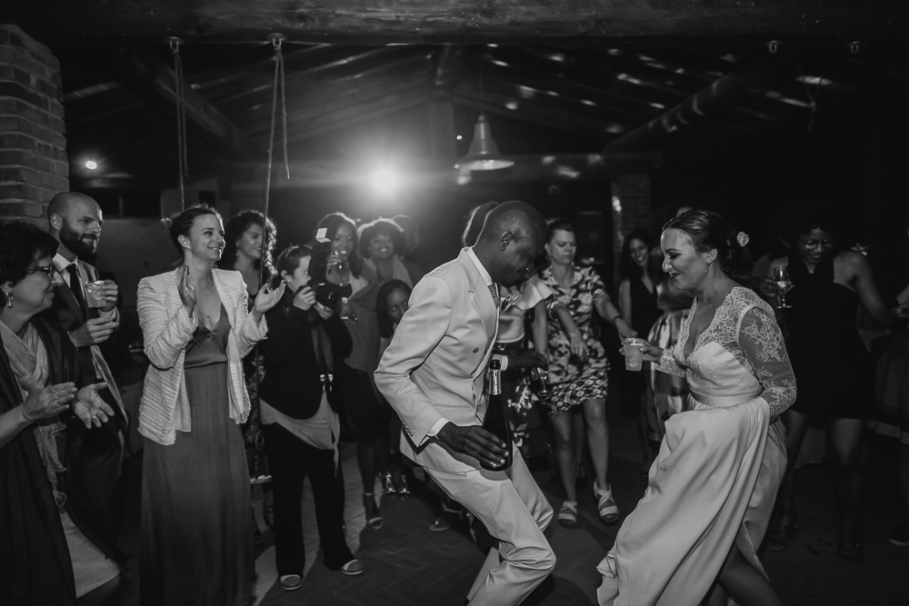 wedding photographer tuscany italy dancing