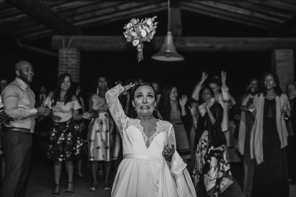 wedding photographer tuscany italy bride flower