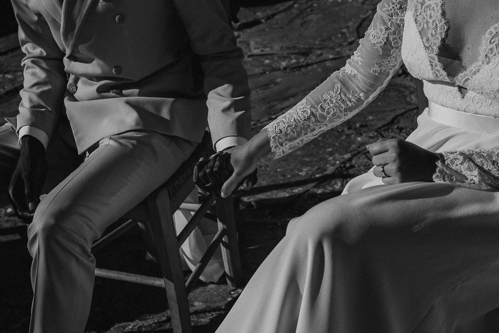 wedding photographer tuscany italy hands