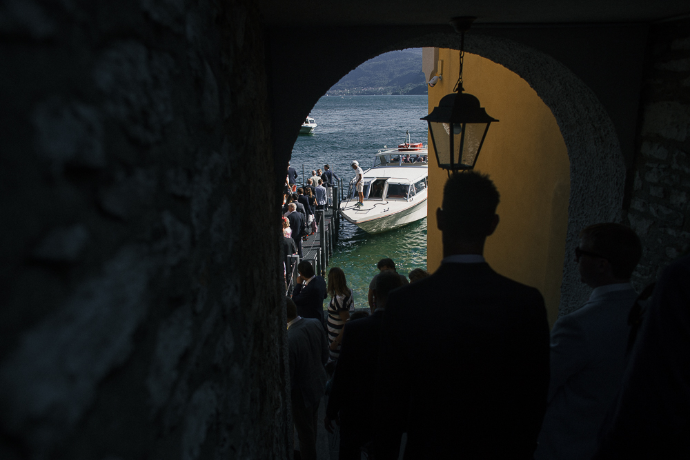 lake como wedding photographer boat